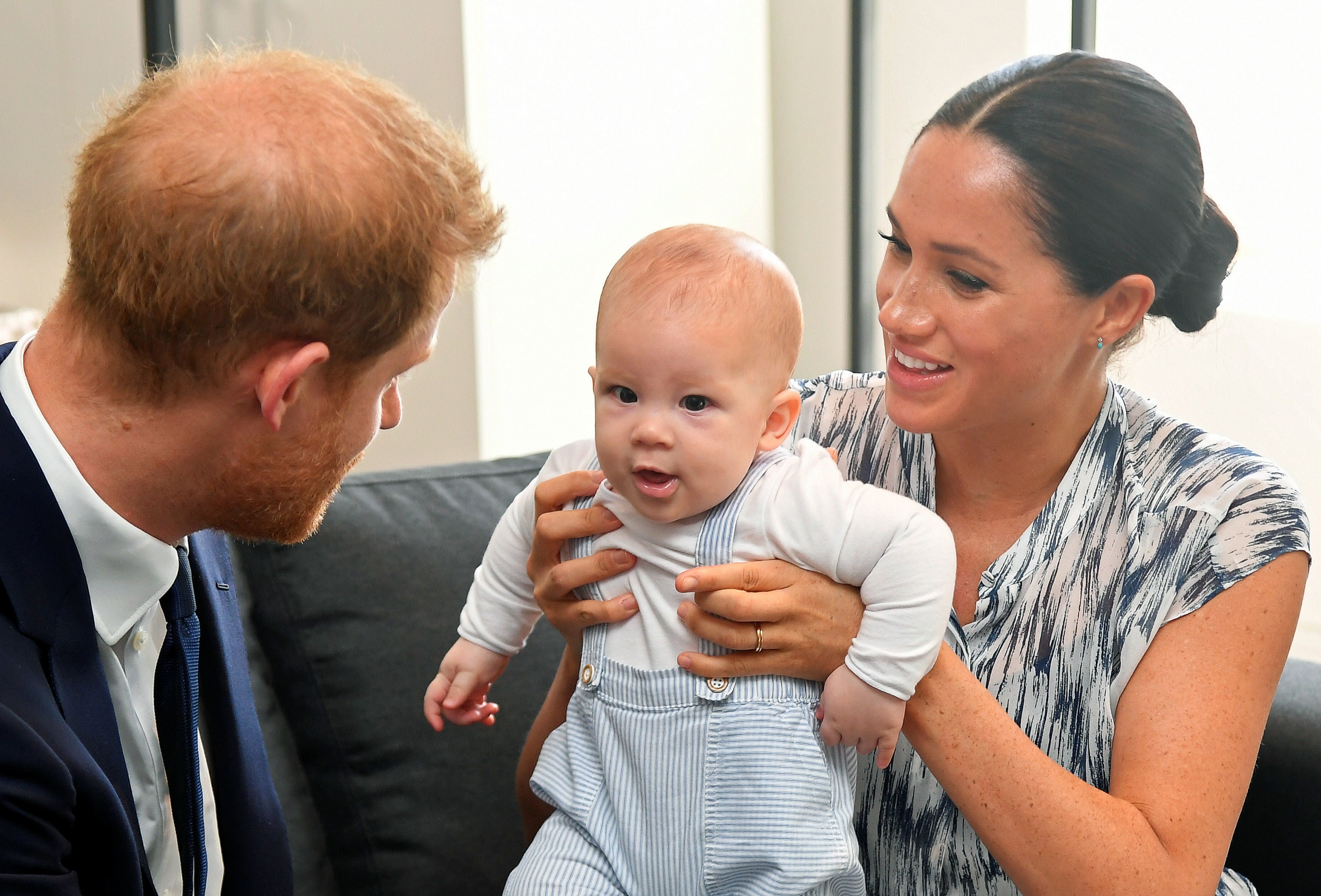 Harry y Meghan con su hijo Archie en 2019