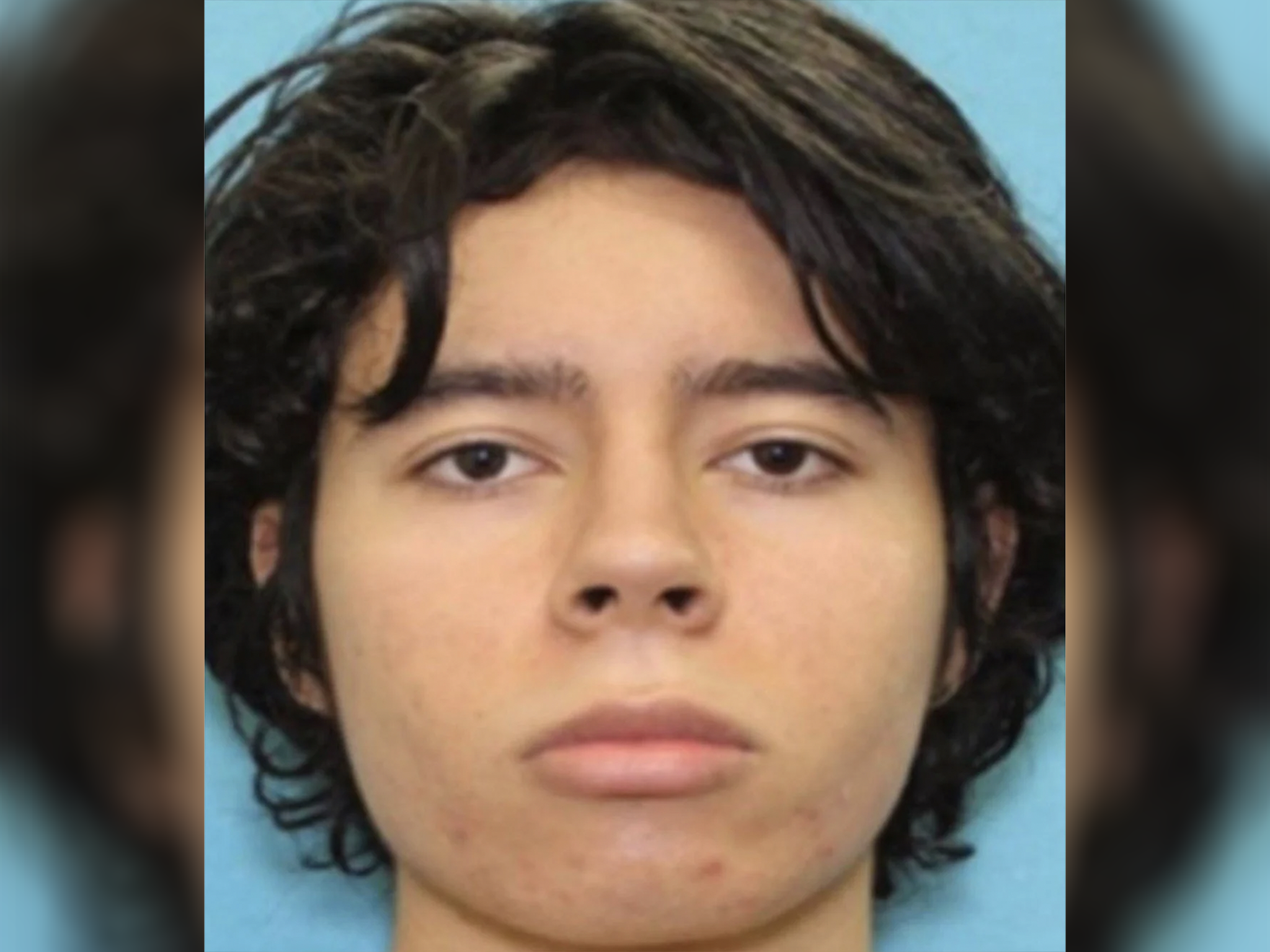 Según informes, el sospechoso de 18 años, Salvador Ramos, compró dos fusiles legalmente días antes del ataque en Uvalde