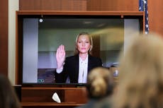 Kate Moss niega durante el juicio la afirmación de Amber Heard de que Johnny Depp la empujó por las escaleras