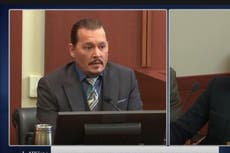 Depp vs. Heard: Johnny Depp se ríe al testificar que “extraña” la punta de su dedo lesionado