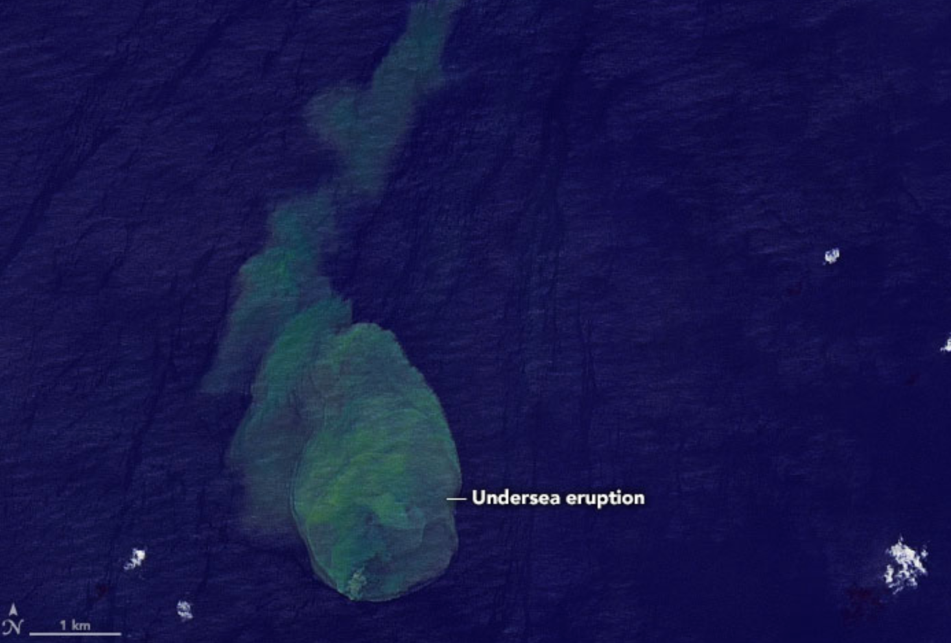 La erupción submarina de un volcán llamado “Sharkcano” fue capturada por satélites de la NASA en mayo de 2022