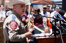 El tirador de Uvalde “entró sin obstáculos” en la escuela sin cerrar y sin la presencia de ningún agente