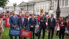 Manifestantes frente al Capitolio exigen mayor control de las armas en Estados Unidos