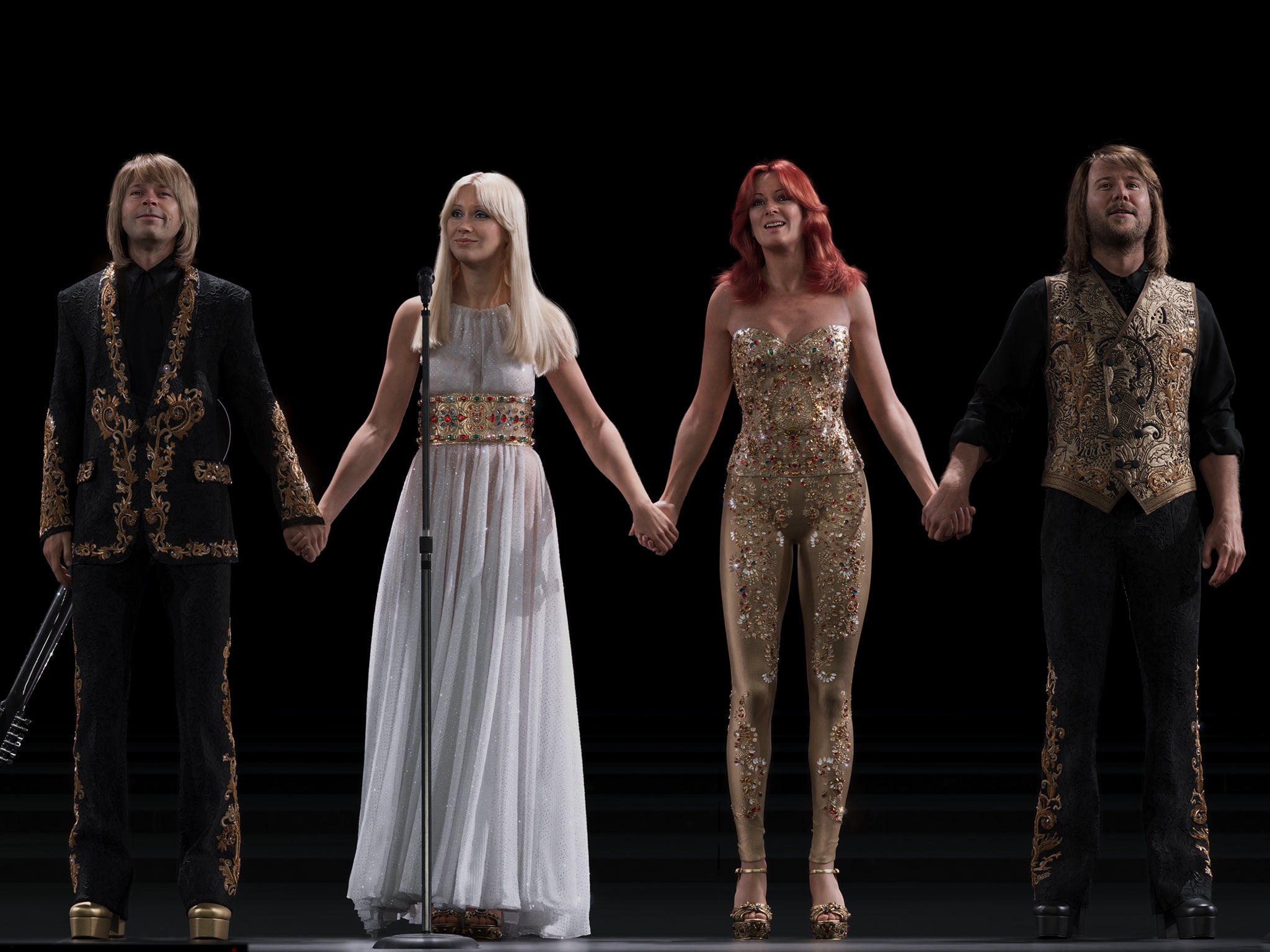 Los integrantes de ABBA reunidos en forma holográfica