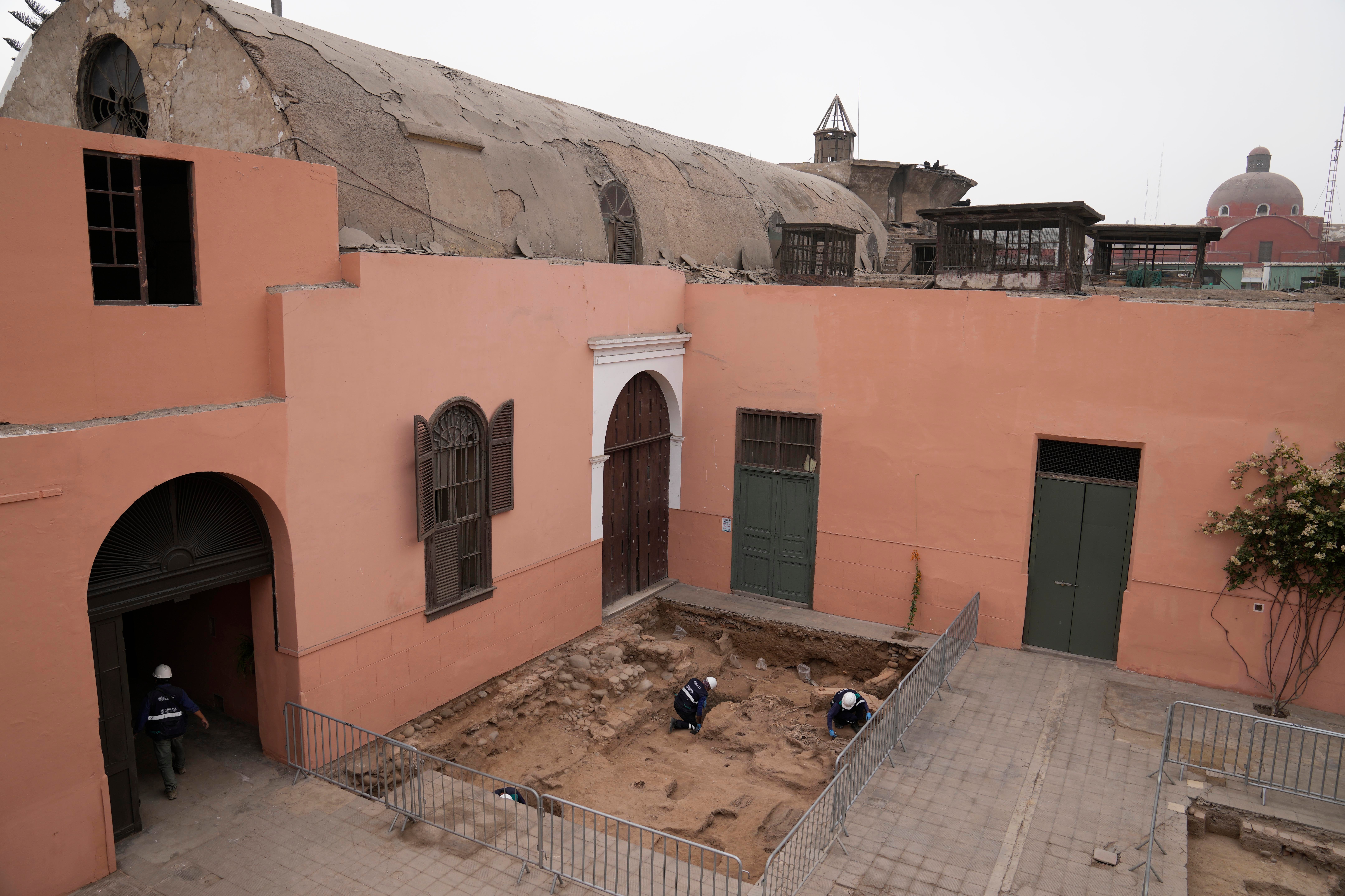 PERÚ-CEMENTERIO COLONIAL