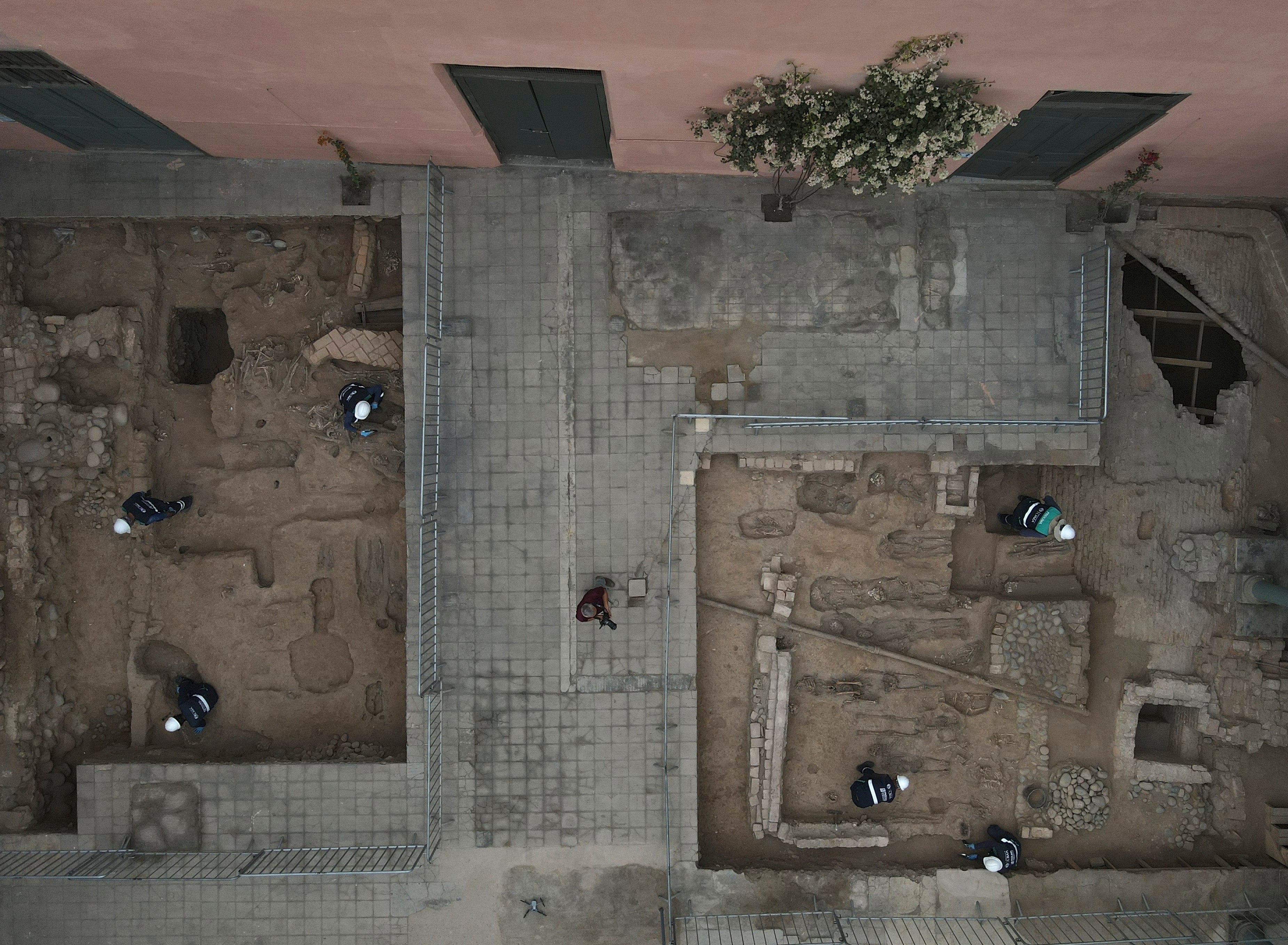 PERÚ-CEMENTERIO COLONIAL