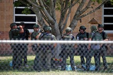 Investigan inacción policial en masacre escolar en Texas