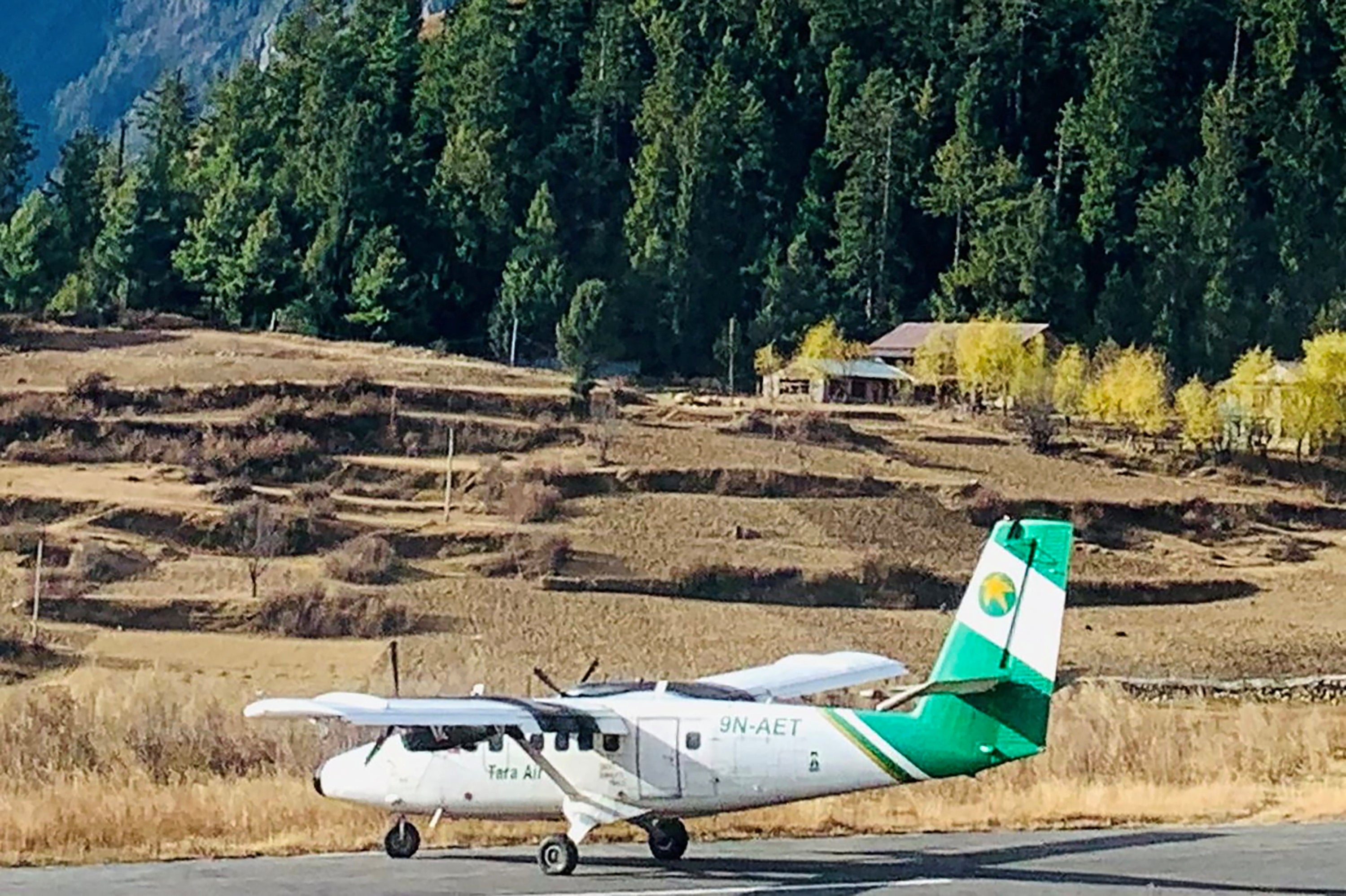Una imagen distribuida muestra el DHC-6 Twin Otter de Tara Air, con número de cola 9N-AET, en Simikot, Nepal, el 1 de diciembre de 2021