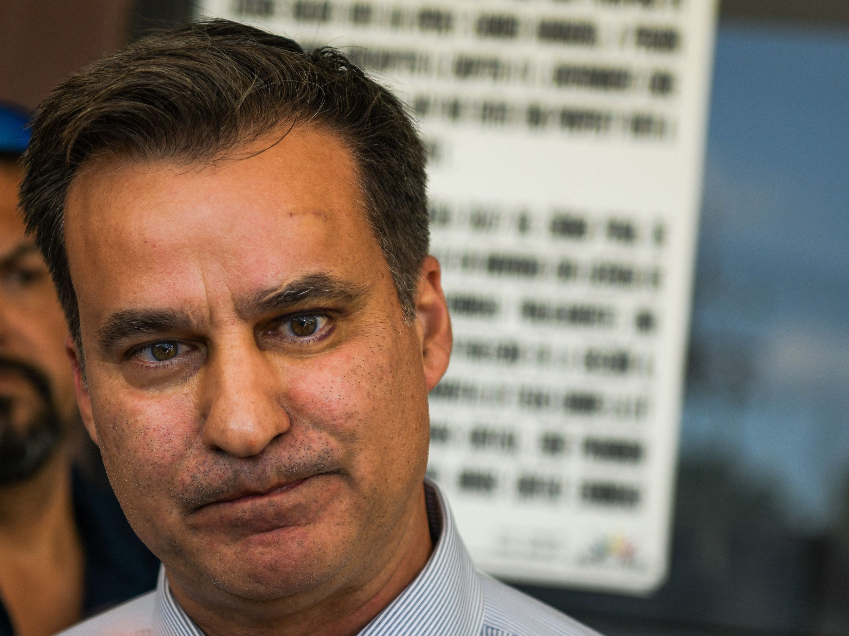 El senador estatal de Uvalde, Roland Gutiérrez, condena el manejo del tiroteo en la escuela