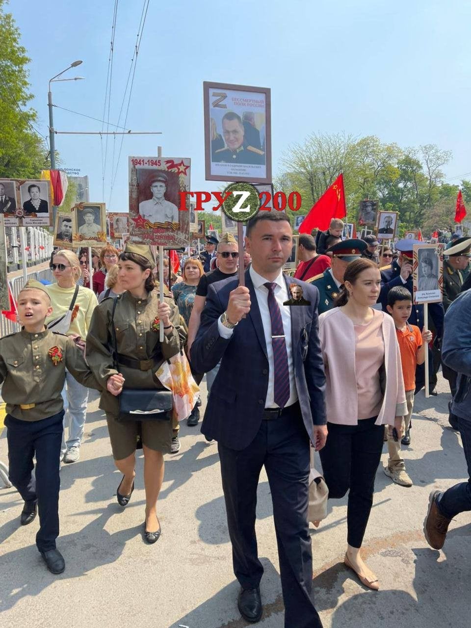 Un amigo de Ivanov llevaba su fotografía en una marcha del “regimiento inmortal”