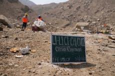 Perú busca restos de matanza que provocó condena a Fujimori