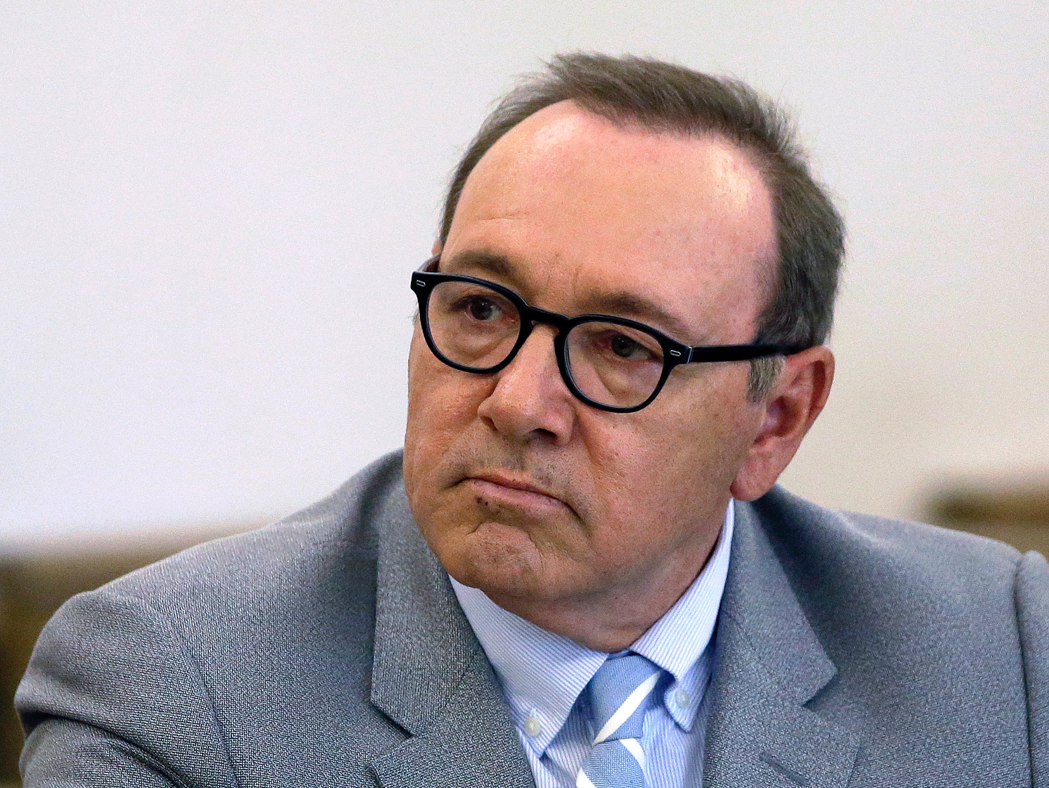 Kevin Spacey se presentará “voluntariamente” en tribunal del Reino Unido por cargos de agresión sexual