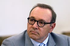 Kevin Spacey se presentará “voluntariamente” en tribunal del Reino Unido por cargos de agresión sexual