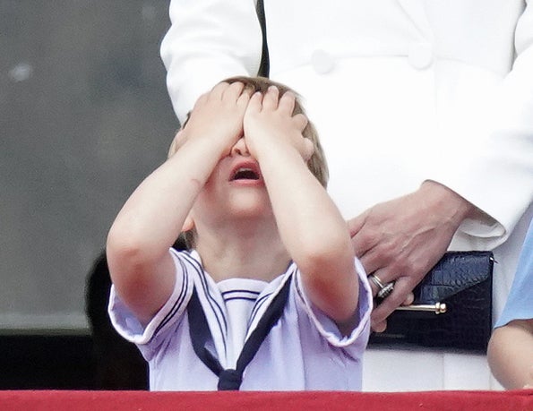 Las reacciones del príncipe Louis en el balcón del Palacio de Buckingham