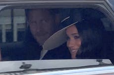 Meghan Markle usa vestido azul marino con hombros descubiertos para su aparición en el Jubileo de Platino