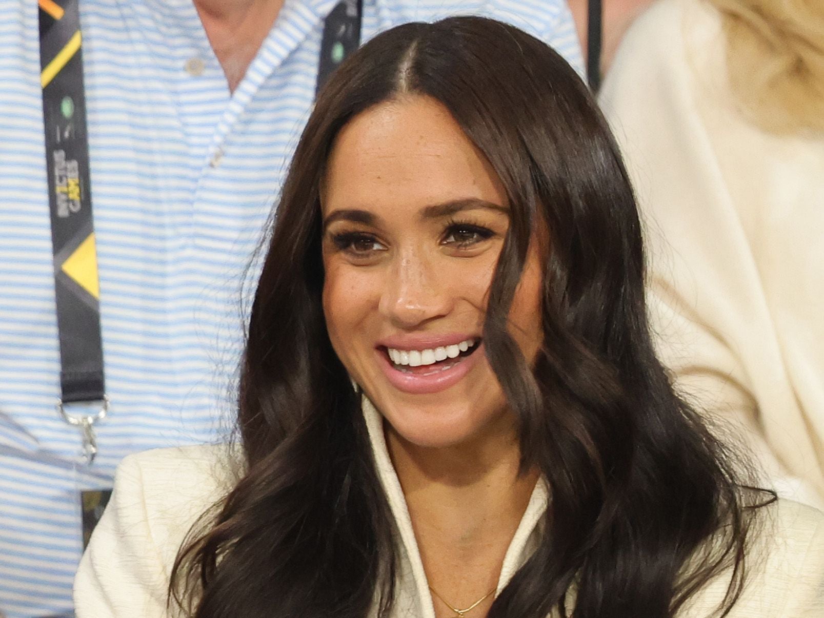 Fans especulan que el “espectacular” vestido en jubileo de platino de Meghan Markle es un atuendo reciclado