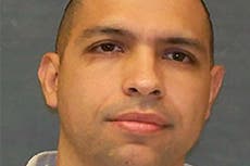 Asesino fugitivo mata a una familia de cinco, incluidos tres niños, en su cabaña de fin de semana