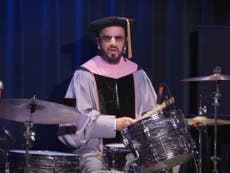 Ringo Starr resta importancia a la técnica de la batería al aceptar el doctorado honorífico