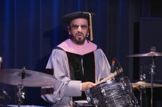 Ringo Starr resta importancia a la técnica de la batería al aceptar el doctorado honorífico