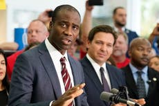 Florida inicia cambio de reglas para prohibir atención de afirmación de género