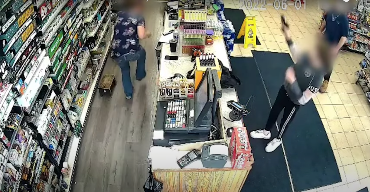 Michigan: un niño de 12 años roba una gasolinera con el arma de su abuelo