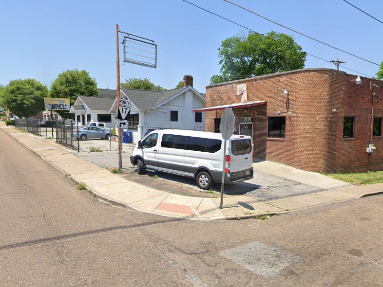 Tres muertos y 14 heridos en un tiroteo frente a un bar de Tennessee