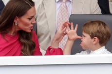 Príncipe Louis vuelve a robarse el show durante desfile del jubileo de platino