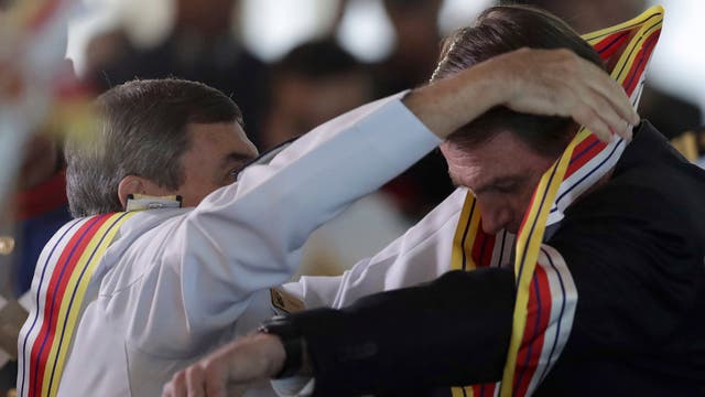 BRASIL-BOLSONARO-MEDALLAS