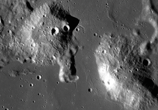 La NASA dice que investigará montículos misteriosos en la Luna en la misión Artemisa