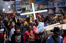 México: migrantes salen del sur caminando en víspera cumbre