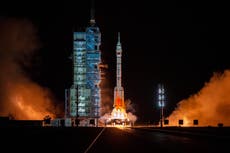 Científicos: Existe gran probabilidad de que alguien muera por un cohete fuera de control en la próxima década