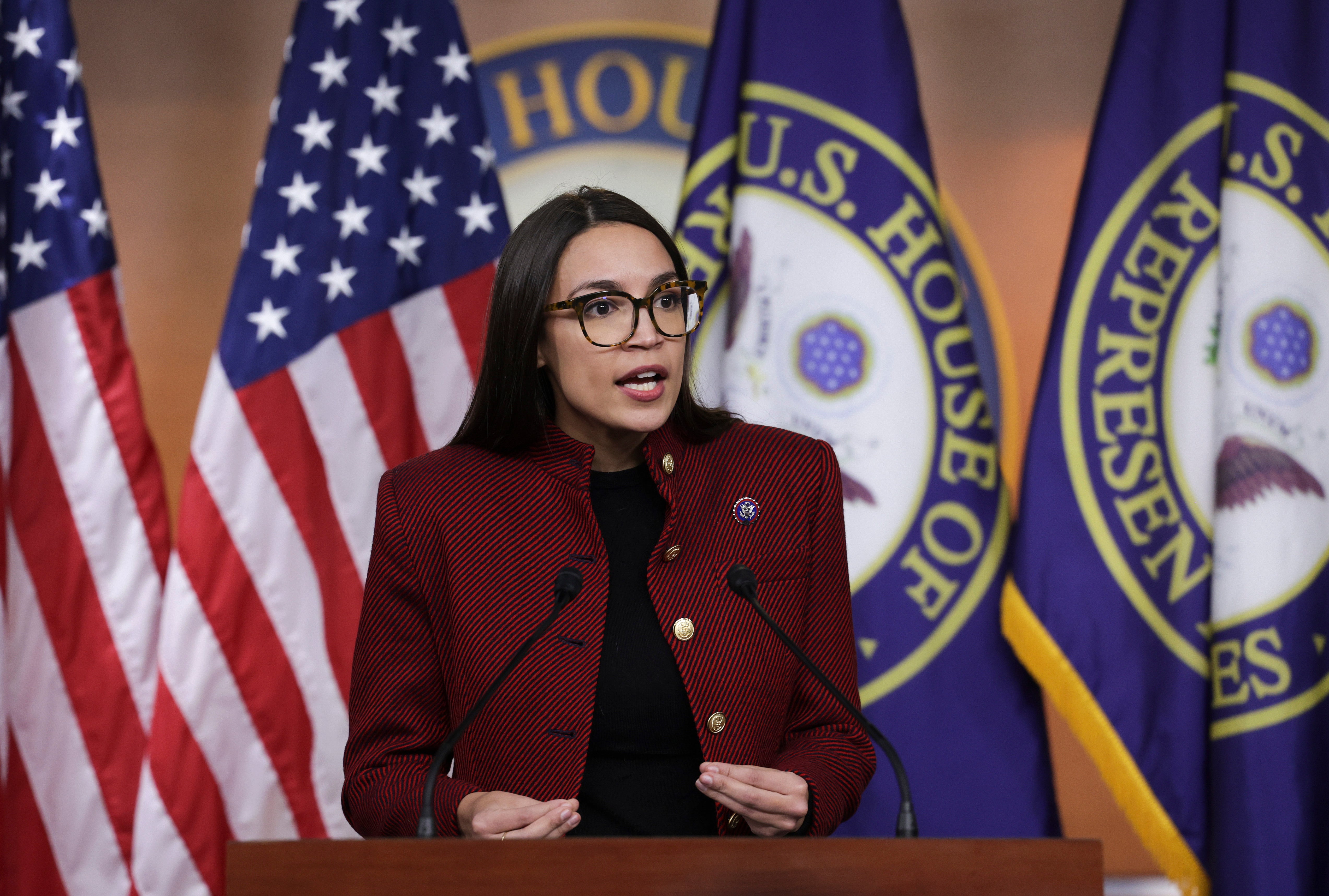 AOC critica la negativa de los demócratas a usar “Latinx” a pesar de la división con respecto al término