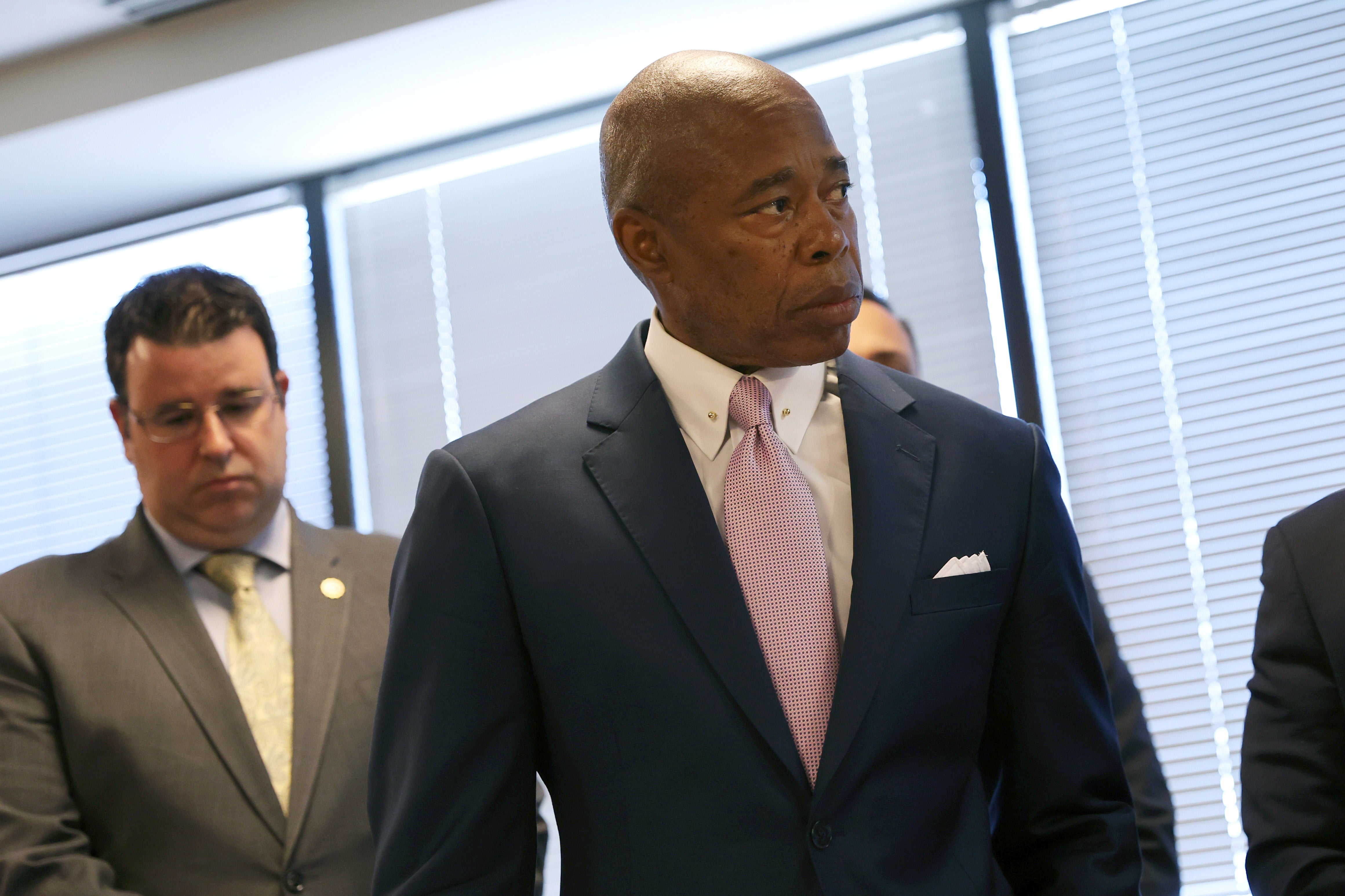 Prohíben a neoyorquinos sacar la basura antes de las 8 pm por plaga de ratas