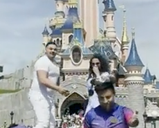 Disneyland París se disculpa después de que un empleado arruinó una propuesta de matrimonio