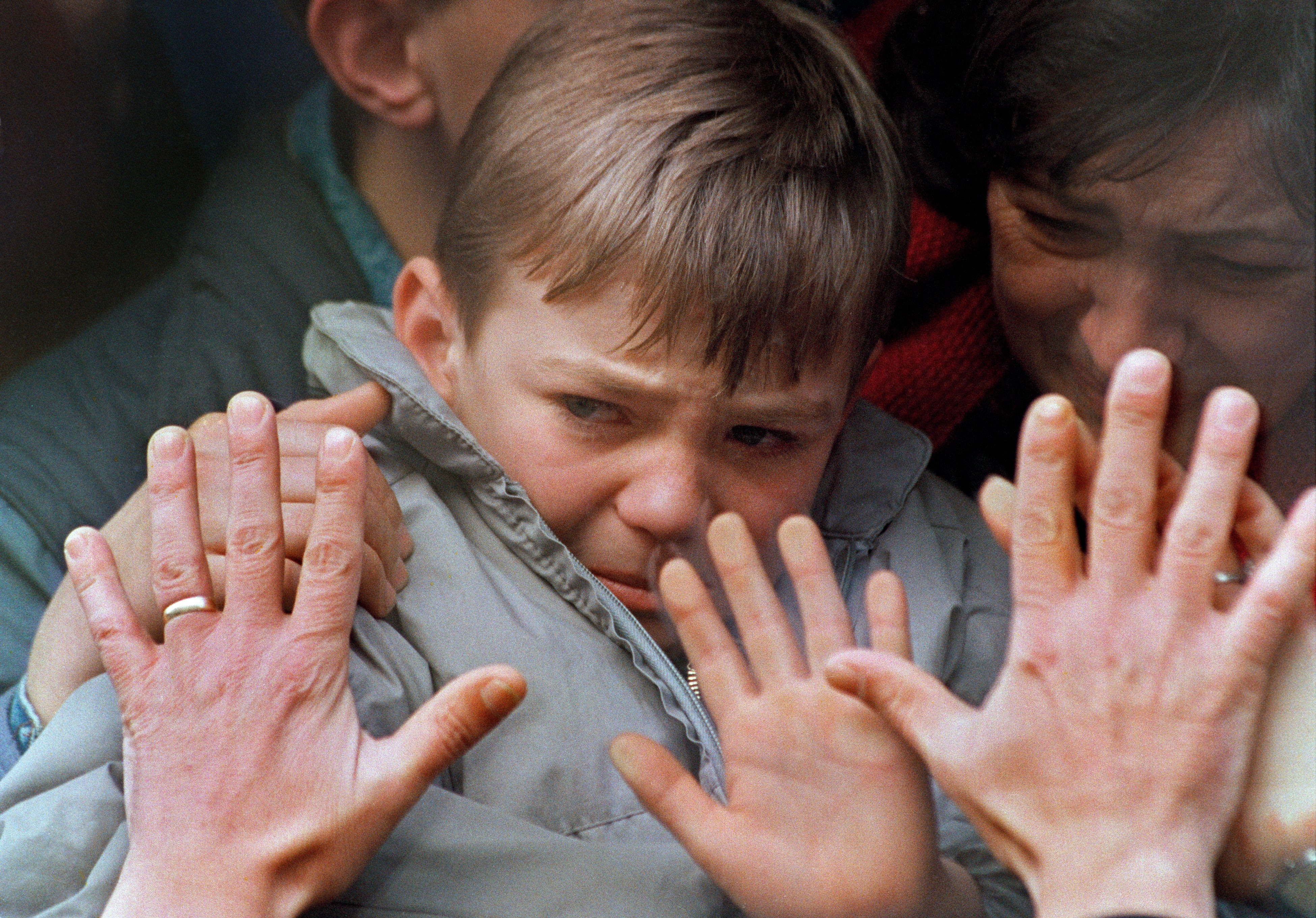 Un niño fotografiado durante el asedio de Sarajevo en 1992