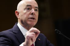 Departamento de Seguridad Nacional advierte que reuniones públicas en EE.UU. podrían ser objetivo de violencia