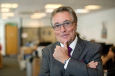 Un mexicano recibe la Orden del Imperio Británico en el Jubileo de la Reina Isabel