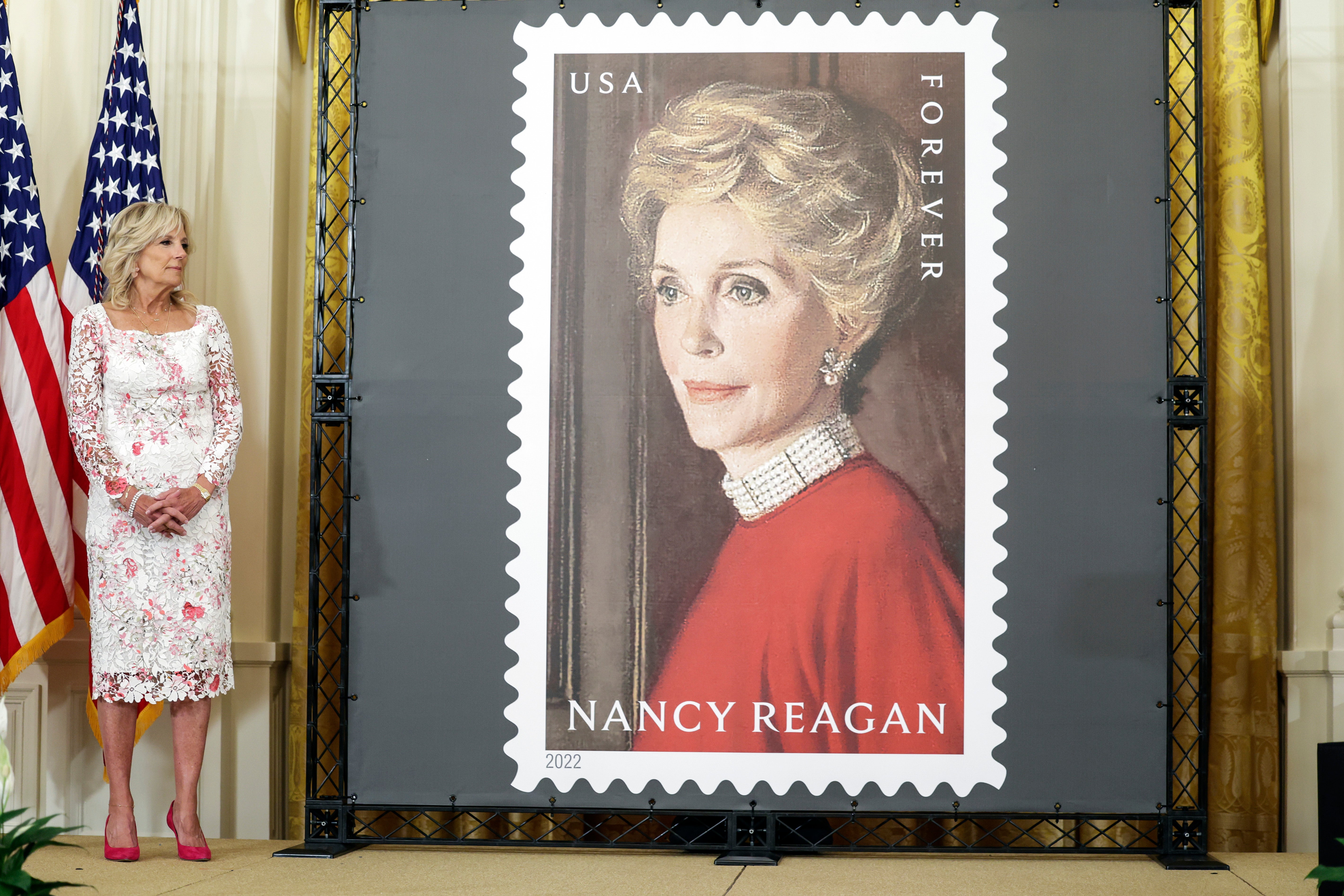 Critican a Jill Biden por honrar a Nancy Reagan durante el mes del Orgullo