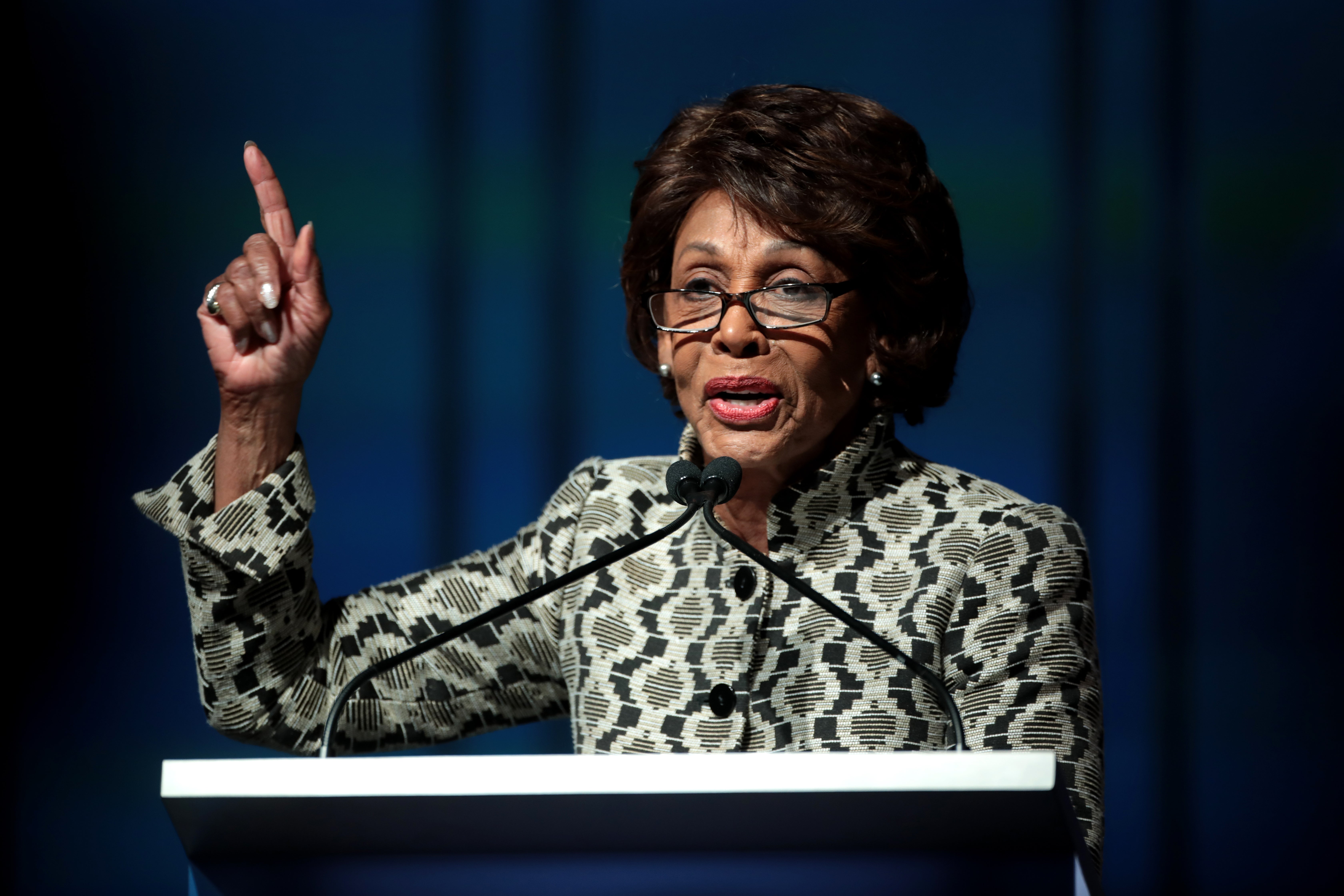 Maxine Waters Tiene Razón: Incrementemos La Banca Corresponsal Y Con ...