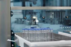 Panel de la FDA respalda vacuna de Novavax contra COVID-19
