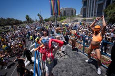Miles participan en desfile de orgullo LGBTQ en Israel