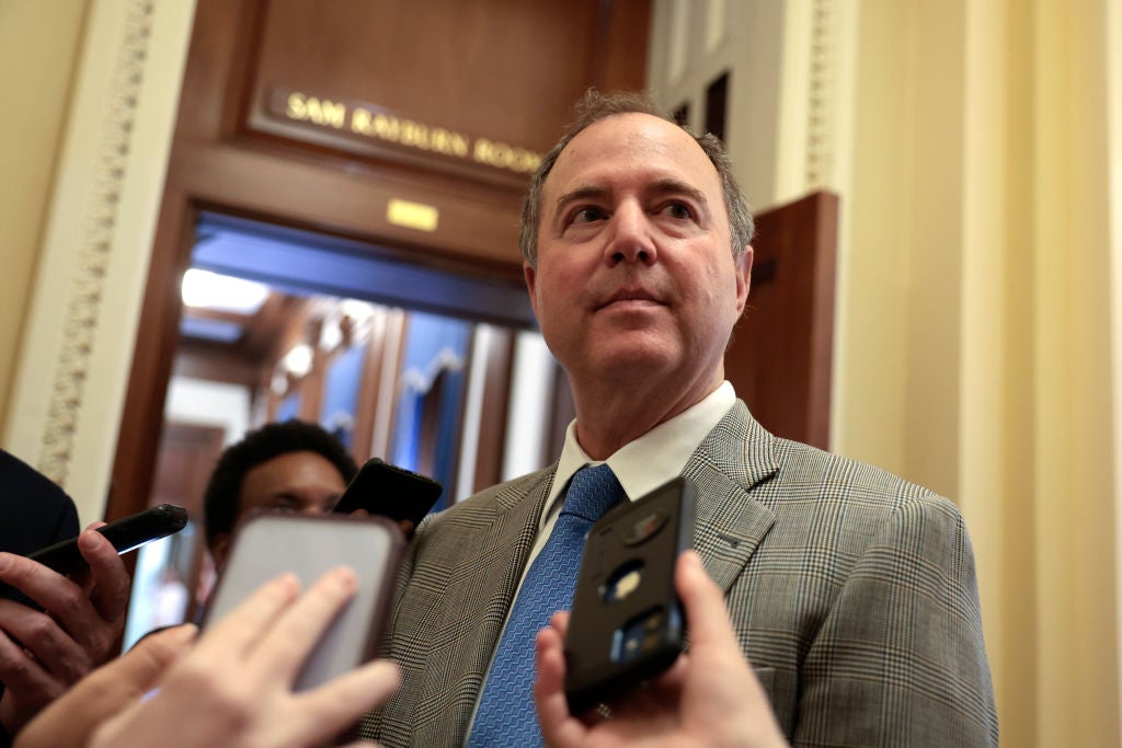 Schiff dice que el comité del 6 de enero tiene “evidencia creíble” contra Trump que el DOJ debería investigar