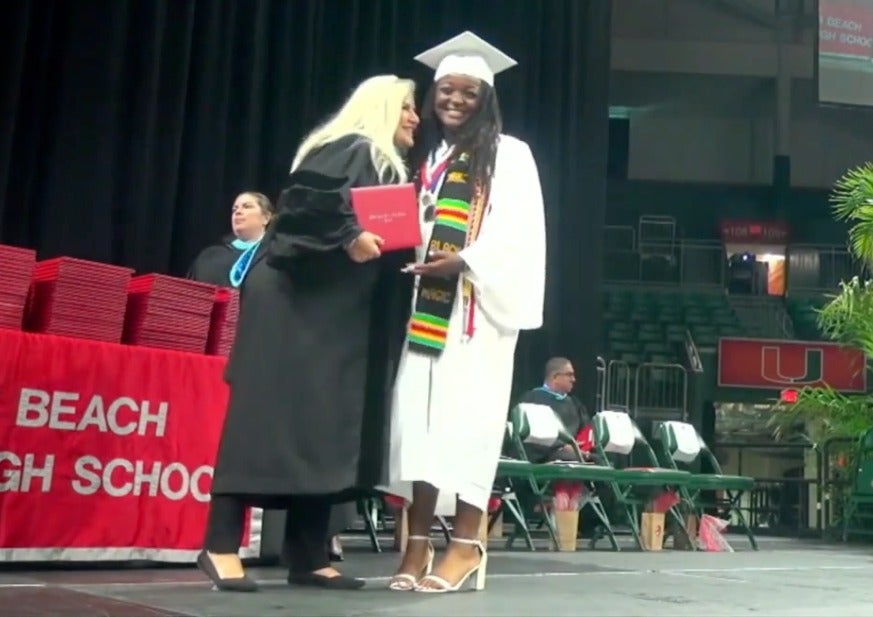 La adolescente de Florida Ashley Adirika irá a Harvard tras ser aceptada en las ocho prestigiosas escuelas de la Ivy League