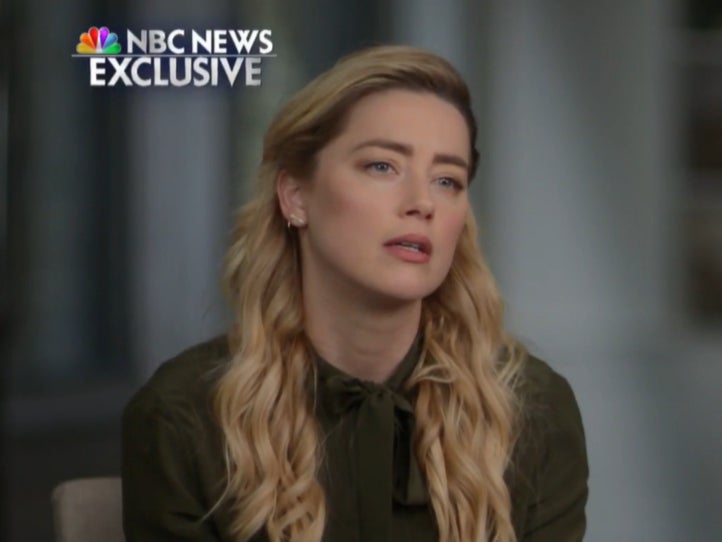 Amber Heard en una entrevista en NBC