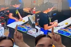 Mujer revela “error en la simulación” con un vídeo en el que tuvo que cortar el mismo limón dos veces