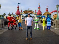 Chris Evans responde a una foto aparentemente editada en Disneyland: “Es que no sé qué hacer con mis manos”