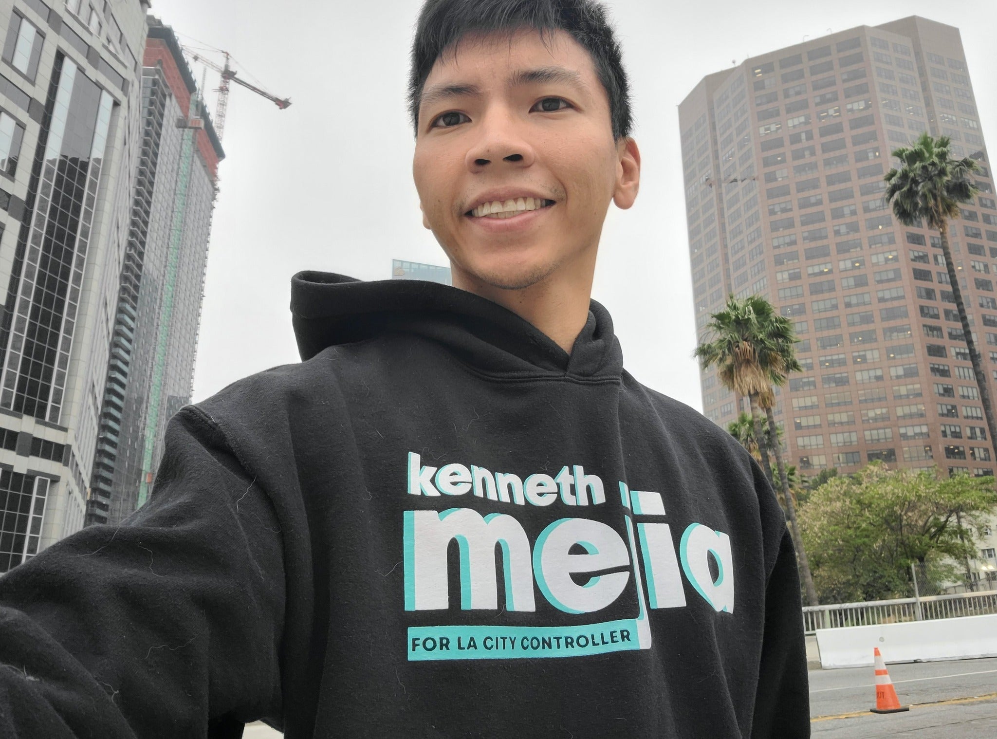 <p>Kenneth Mejia, aspirante a contralor de Los Ángeles.</p>