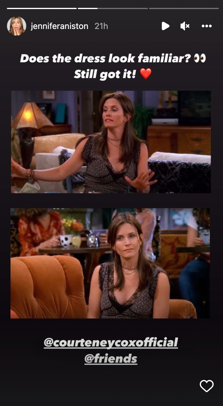 Esta es Monica, el personaje de Courteney Cox, usando dicho vestido