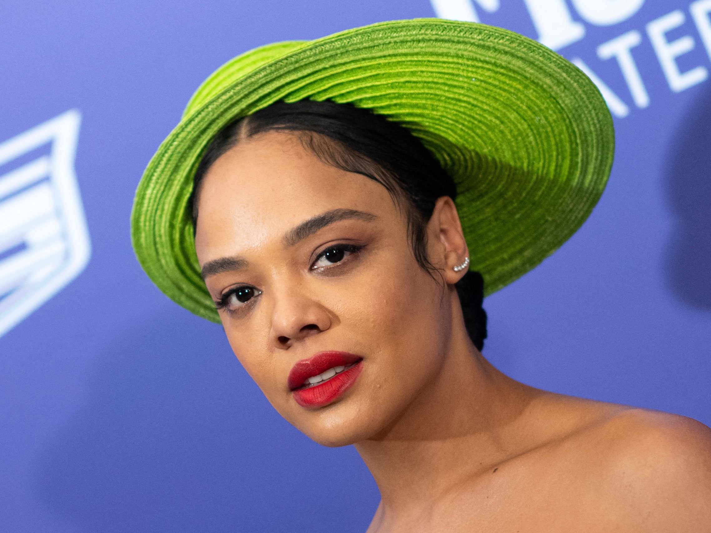 La estrella de ‘Thor: Love and Thunder’, Tessa Thompson, se disculpa con Marvel por una foto filtrada 