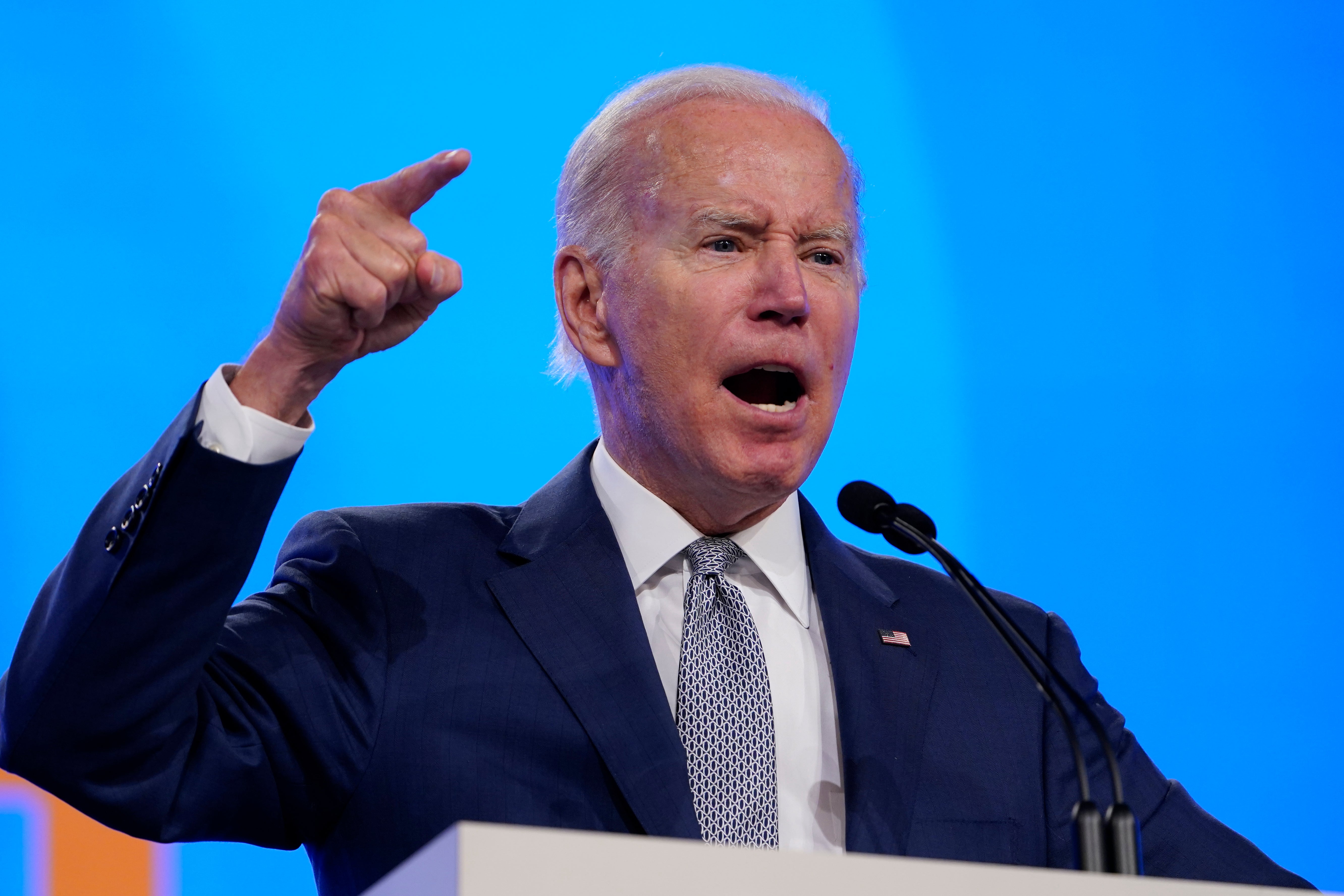 Plan para bajar precio de la gasolina de Joe Biden incluye liberar un millón de barriles de petróleo diarios